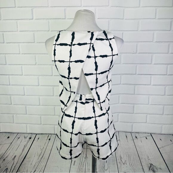 GanLan Collection White & Black Backless Romper - Small - Picture 9 of 14